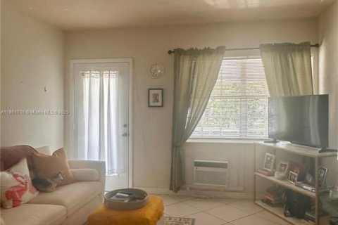 Condominio en alquiler en Miami Beach, Florida, 35.58 m2 № 1961191 - foto 8