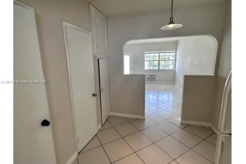 Condominio en alquiler en Miami Beach, Florida, 35.58 m2 № 1961191 - foto 13