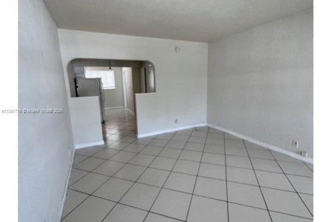 Condominio en alquiler en Miami Beach, Florida, 35.58 m2 № 1961191 - foto 12