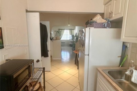 Condominio en alquiler en Miami Beach, Florida, 35.58 m2 № 1961191 - foto 2