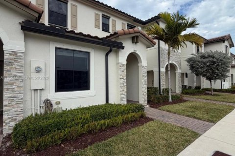 Touwnhouse à vendre à Homestead, Floride: 3 chambres, 123.37 m2 № 2025221 - photo 2