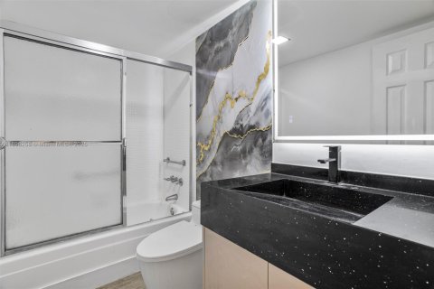 Condo in Lauderdale Lakes, Florida, 2 bedrooms  № 1948132 - photo 30