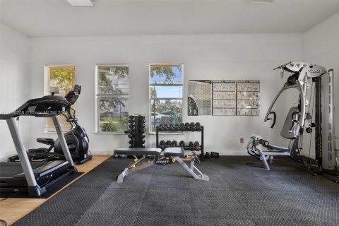 Condo in Lauderdale Lakes, Florida, 2 bedrooms  № 1948132 - photo 8