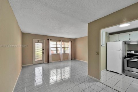 Condo in Boca Raton, Florida, 1 bedroom  № 1852049 - photo 2