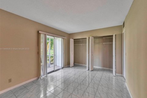 Condo in Boca Raton, Florida, 1 bedroom  № 1852049 - photo 12
