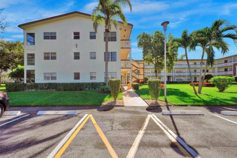 Condo in Boca Raton, Florida, 1 bedroom  № 1852049 - photo 29