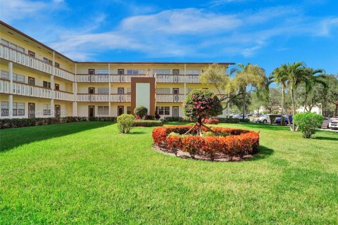 Condo in Boca Raton, Florida, 1 bedroom  № 1852049 - photo 1