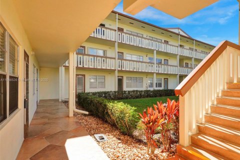 Condo in Boca Raton, Florida, 1 bedroom  № 1852049 - photo 22
