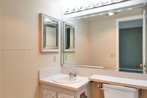 Condo in Boca Raton, Florida, 1 bedroom  № 1852049 - photo 10