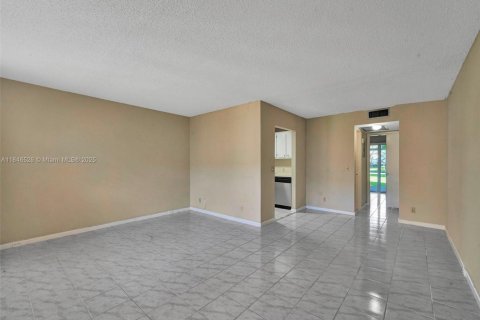 Condo in Boca Raton, Florida, 1 bedroom  № 1852049 - photo 14