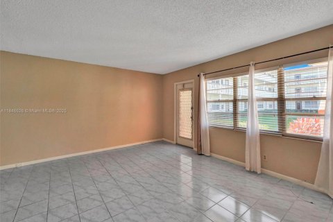 Condo in Boca Raton, Florida, 1 bedroom  № 1852049 - photo 16