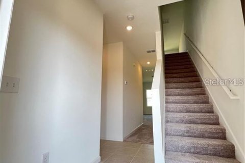 Villa ou maison à louer à Minneola, Floride: 5 chambres, 223.71 m2 № 2420154 - photo 4