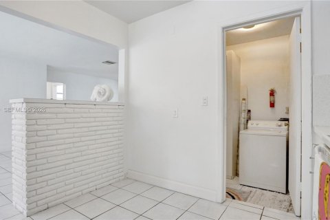 Villa ou maison à vendre à Hollywood, Floride: 3 chambres, 133.41 m2 № 2008475 - photo 17