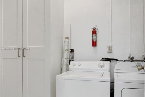 Villa ou maison à vendre à Hollywood, Floride: 3 chambres, 133.41 m2 № 2008475 - photo 19