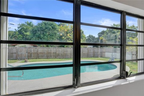 Villa ou maison à vendre à Hollywood, Floride: 3 chambres, 133.41 m2 № 2008475 - photo 25