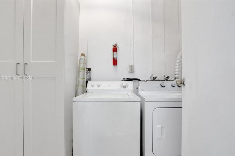 Villa ou maison à vendre à Hollywood, Floride: 3 chambres, 133.41 m2 № 2008475 - photo 18