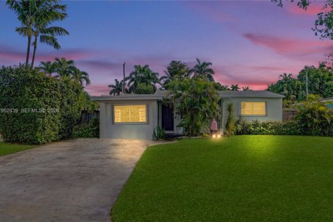 Villa ou maison à vendre à Hollywood, Floride: 3 chambres, 133.41 m2 № 2008475 - photo 2