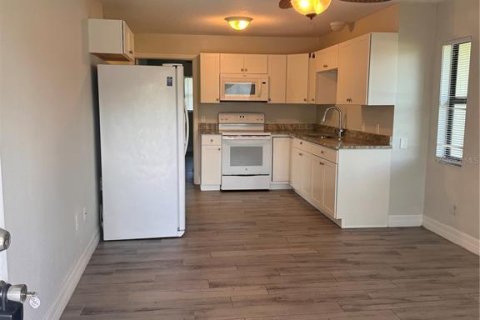 Apartment in Englewood, Florida 2 bedrooms, 76.92 sq.m. № 2396257 - photo 4