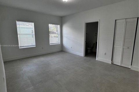 Снять в аренду виллу или дом в Форт-Лодердейл, Флорида 3 спальни, 148.64м2, № 2021216 - фото 12