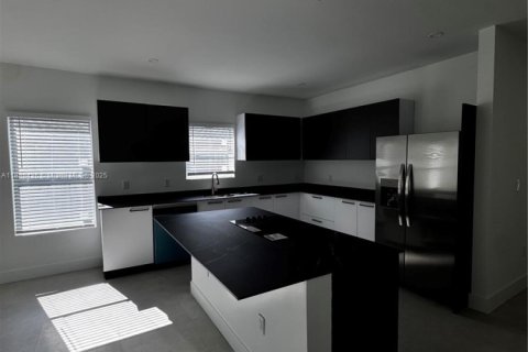 Снять в аренду виллу или дом в Форт-Лодердейл, Флорида 3 спальни, 148.64м2, № 2021216 - фото 9