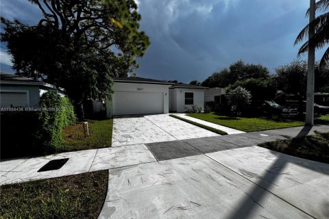 Снять в аренду виллу или дом в Форт-Лодердейл, Флорида 3 спальни, 148.64м2, № 2021216 - фото 2