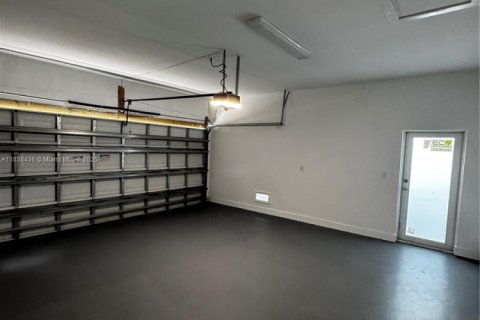 Снять в аренду виллу или дом в Форт-Лодердейл, Флорида 3 спальни, 148.64м2, № 2021216 - фото 5