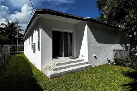 Снять в аренду виллу или дом в Форт-Лодердейл, Флорида 3 спальни, 148.64м2, № 2021216 - фото 14