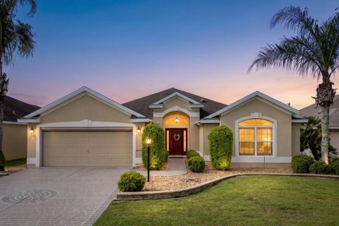 House in The Villages, Florida 3 bedrooms, 185.8 sq.m. № 2330933