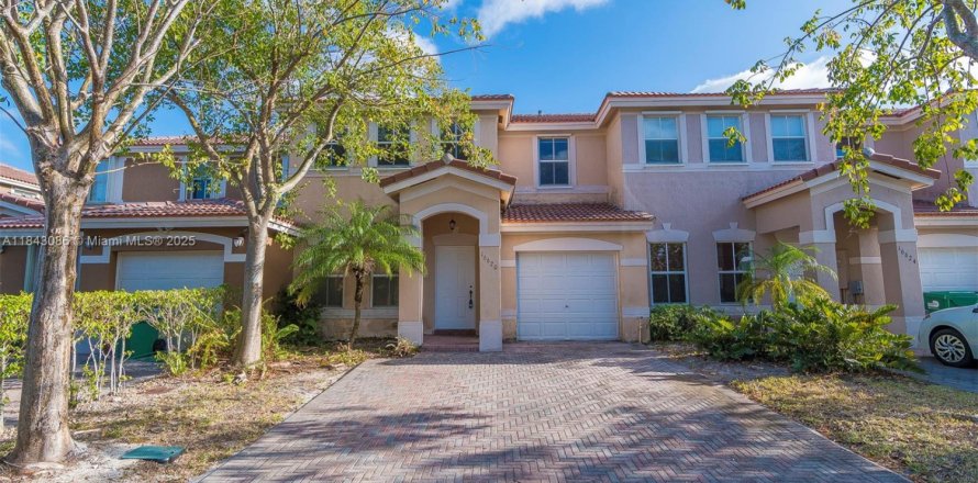 Touwnhouse à Miami, Floride 3 chambres, 162.86 m2 № 1836130