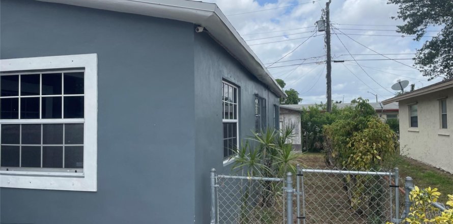 House in Fort Lauderdale, Florida 3 bedrooms, 116.96 sq.m. № 1209248