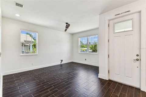 Casa en alquiler en Tampa, Florida, 3 dormitorios, 148.74 m2 № 1899678 - foto 6