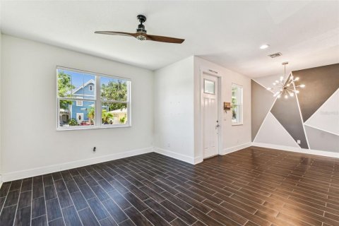 Casa en alquiler en Tampa, Florida, 3 dormitorios, 148.74 m2 № 1899678 - foto 7