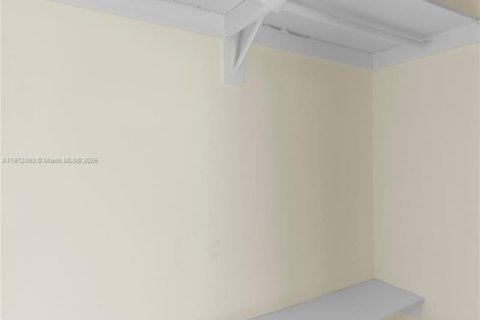 Купить виллу или дом в Майами-Гарденс, Флорида 3 спальни, 133.69м2, № 1971488 - фото 23