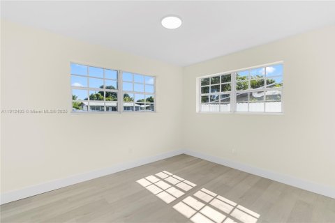 Купить виллу или дом в Майами-Гарденс, Флорида 3 спальни, 133.69м2, № 1971488 - фото 27