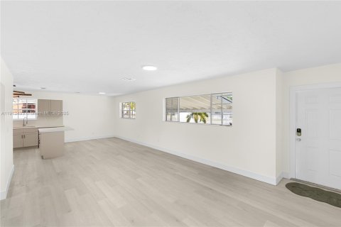 Купить виллу или дом в Майами-Гарденс, Флорида 3 спальни, 133.69м2, № 1971488 - фото 12