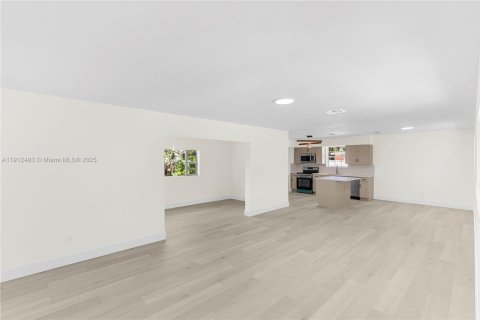 Купить виллу или дом в Майами-Гарденс, Флорида 3 спальни, 133.69м2, № 1971488 - фото 11