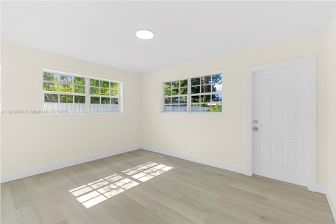 Купить виллу или дом в Майами-Гарденс, Флорида 3 спальни, 133.69м2, № 1971488 - фото 26