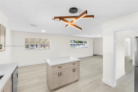 Купить виллу или дом в Майами-Гарденс, Флорида 3 спальни, 133.69м2, № 1971488 - фото 16