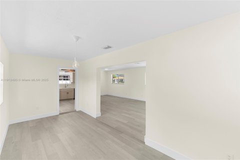 Купить виллу или дом в Майами-Гарденс, Флорида 3 спальни, 133.69м2, № 1971488 - фото 19