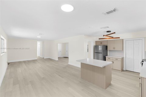 Купить виллу или дом в Майами-Гарденс, Флорида 3 спальни, 133.69м2, № 1971488 - фото 14