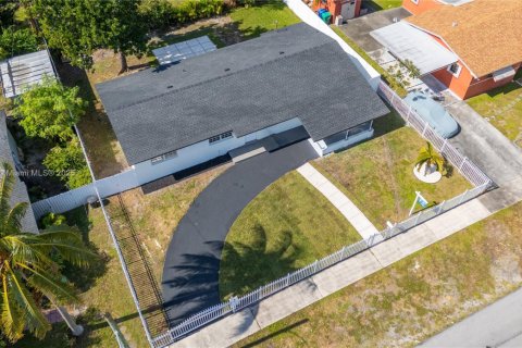 Купить виллу или дом в Майами-Гарденс, Флорида 3 спальни, 133.69м2, № 1971488 - фото 4