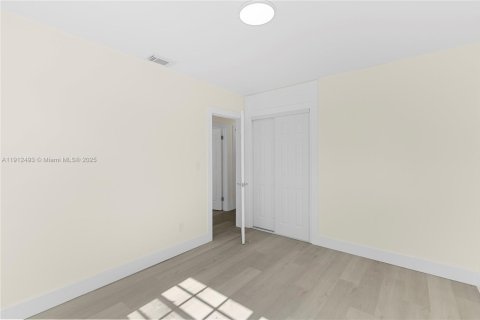 Купить виллу или дом в Майами-Гарденс, Флорида 3 спальни, 133.69м2, № 1971488 - фото 28