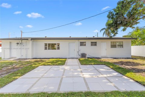 Купить виллу или дом в Майами-Гарденс, Флорида 3 спальни, 133.69м2, № 1971488 - фото 8