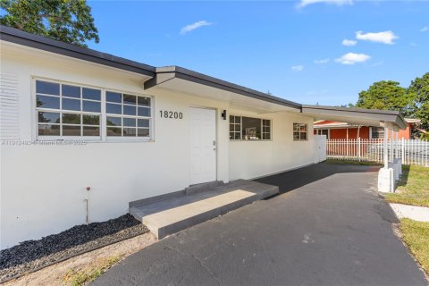 Купить виллу или дом в Майами-Гарденс, Флорида 3 спальни, 133.69м2, № 1971488 - фото 5