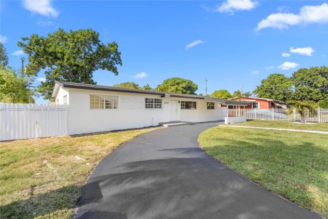 Купить виллу или дом в Майами-Гарденс, Флорида 3 спальни, 133.69м2, № 1971488 - фото 3