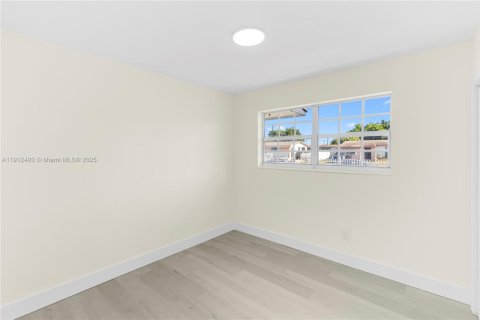 Купить виллу или дом в Майами-Гарденс, Флорида 3 спальни, 133.69м2, № 1971488 - фото 30