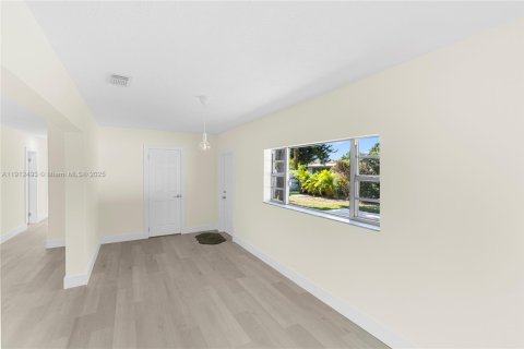Купить виллу или дом в Майами-Гарденс, Флорида 3 спальни, 133.69м2, № 1971488 - фото 18