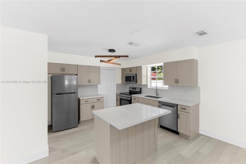 Купить виллу или дом в Майами-Гарденс, Флорида 3 спальни, 133.69м2, № 1971488 - фото 13