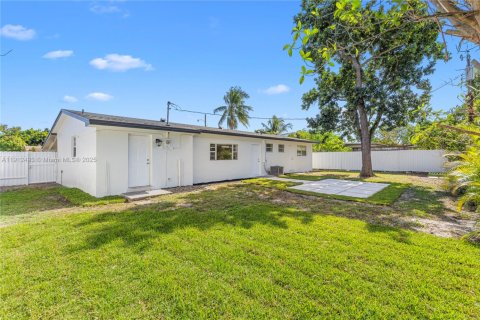 Купить виллу или дом в Майами-Гарденс, Флорида 3 спальни, 133.69м2, № 1971488 - фото 7