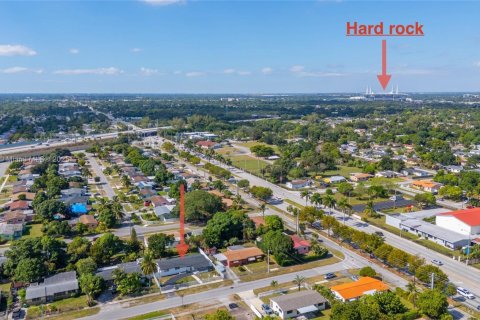 Купить виллу или дом в Майами-Гарденс, Флорида 3 спальни, 133.69м2, № 1971488 - фото 10